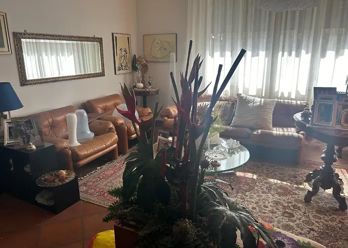 Villetta centro Imola 4 persone in matrimoniale, una piazza e mezzo e un singolo con parcheggio privato gratuito
